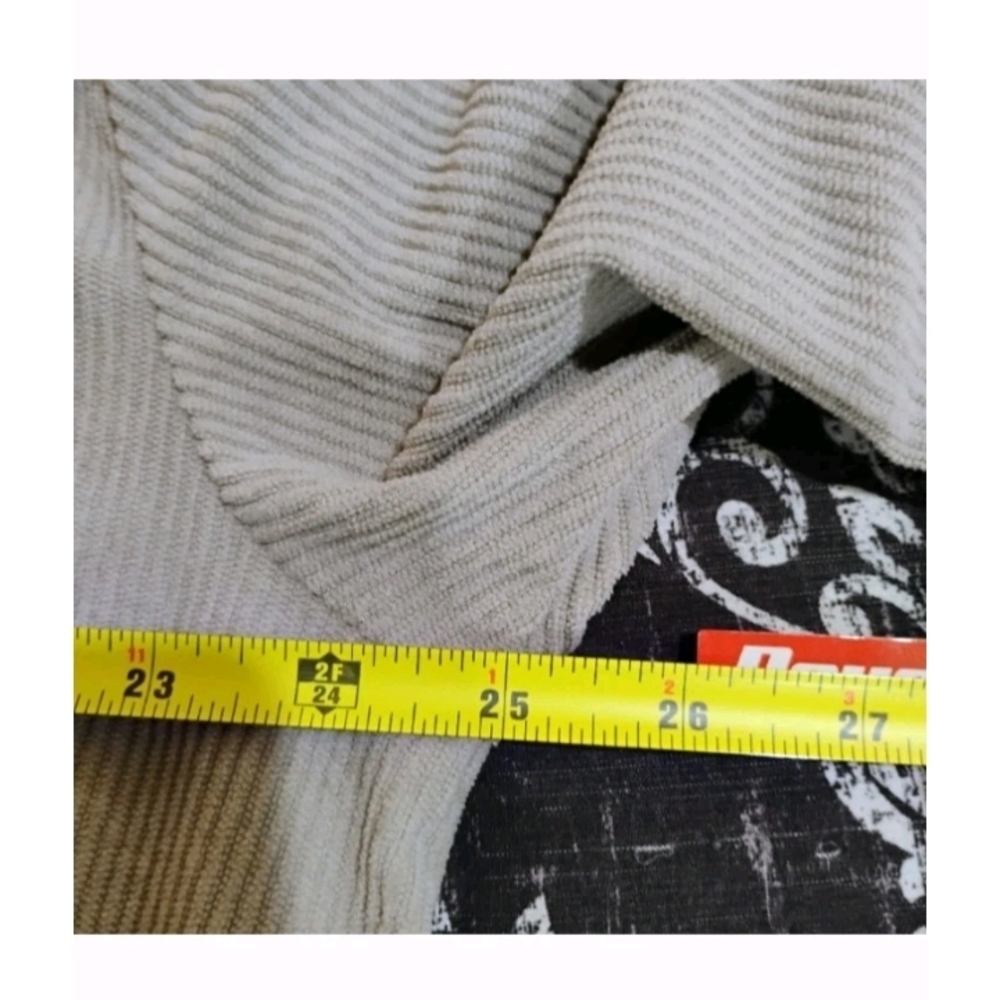 SHEIN Tan Long Sleeve with Star - Picture 6 of 7